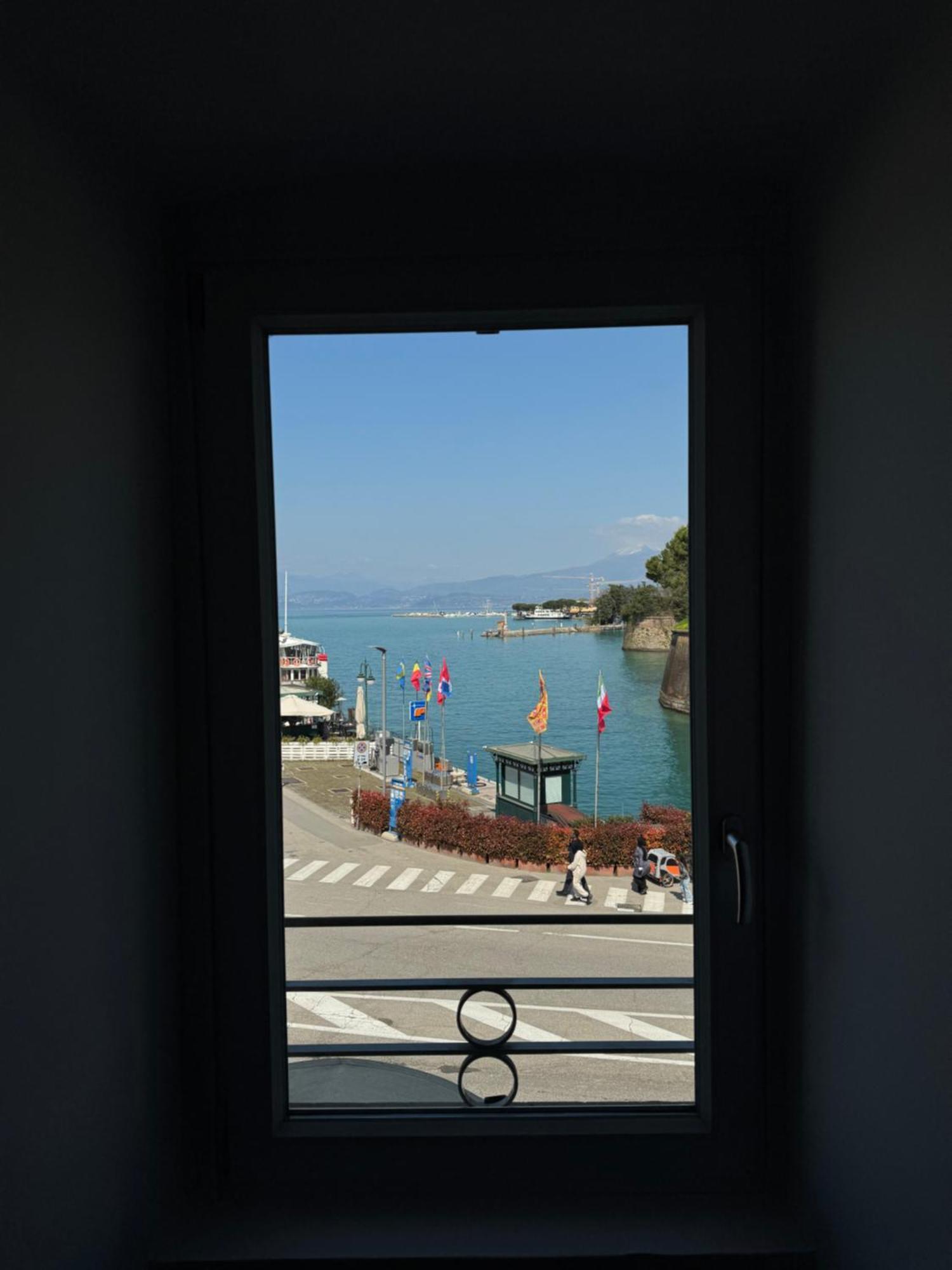 Relais Al Porto Hotel Peschiera del Garda Exterior photo