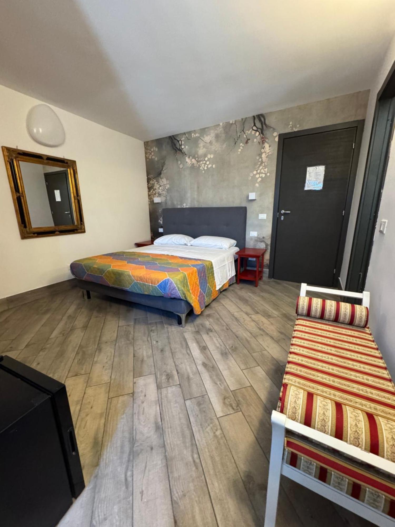 Relais Al Porto Hotel Peschiera del Garda Exterior photo